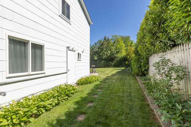 29 Beaumont Lane, Lake Grove, NY 11755
