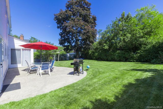 29 Beaumont Lane, Lake Grove, NY 11755