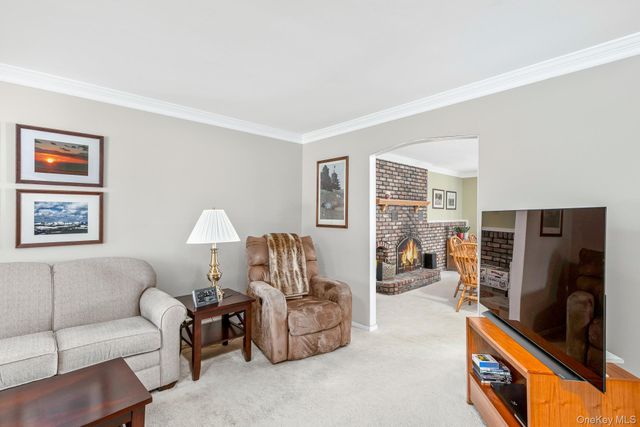 29 Beaumont Lane, Lake Grove, NY 11755