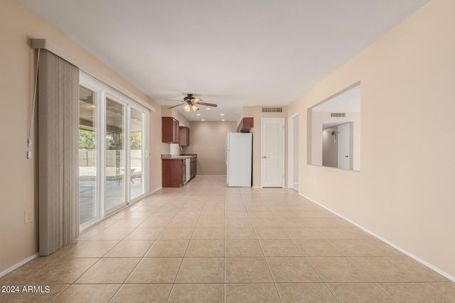 10214 W BURNS Drive, Sun City, AZ 85351