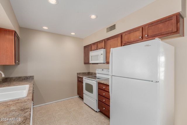 10214 W BURNS Drive, Sun City, AZ 85351