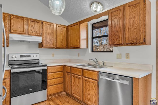 7412 SW 25th ST, Topeka, KS 66614