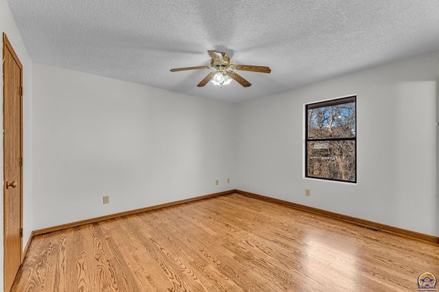 7412 SW 25th ST, Topeka, KS 66614