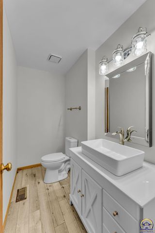 7412 SW 25th ST, Topeka, KS 66614