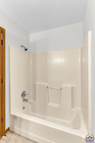 7412 SW 25th ST, Topeka, KS 66614