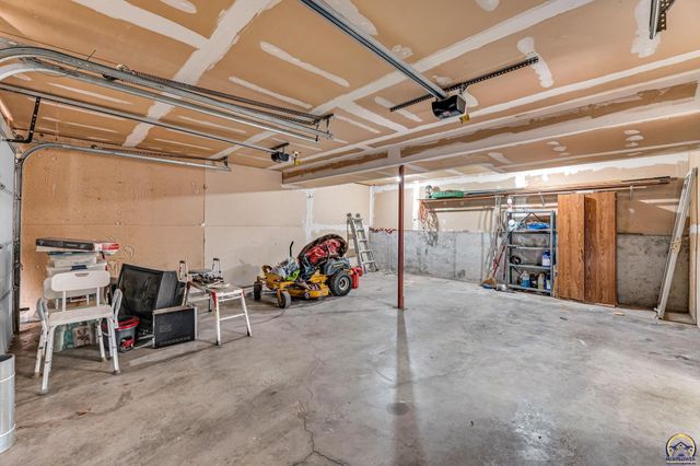 7412 SW 25th ST, Topeka, KS 66614