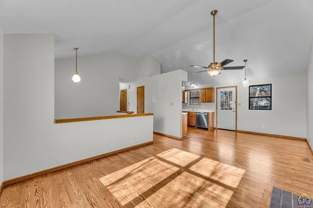 7412 SW 25th ST, Topeka, KS 66614