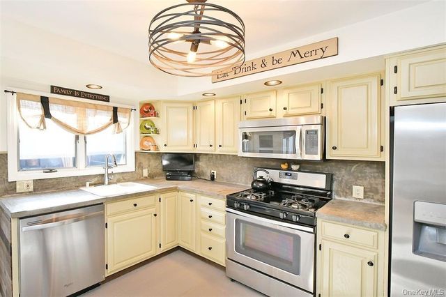 1603 Anita Lane, Seaford, NY 11783