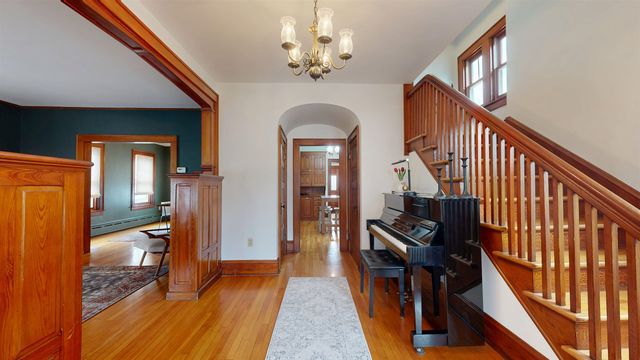 25 University Terrace, Burlington, VT 05401