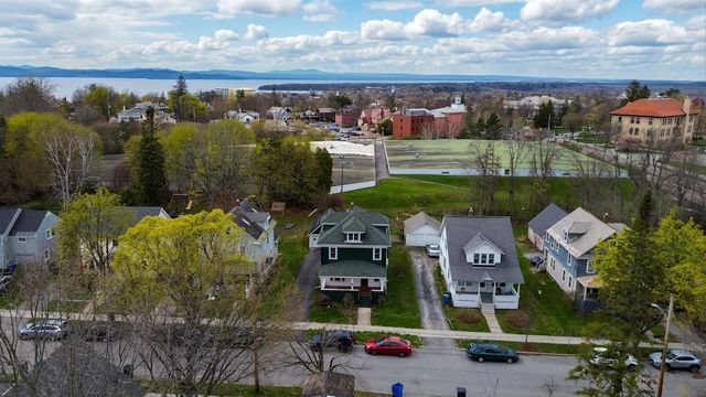 25 University Terrace, Burlington, VT 05401