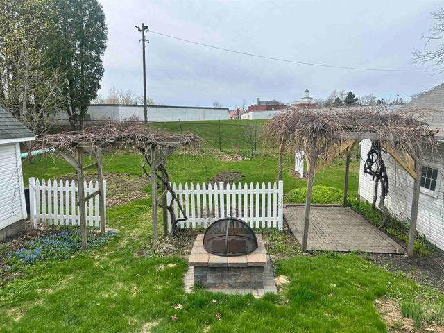 25 University Terrace, Burlington, VT 05401