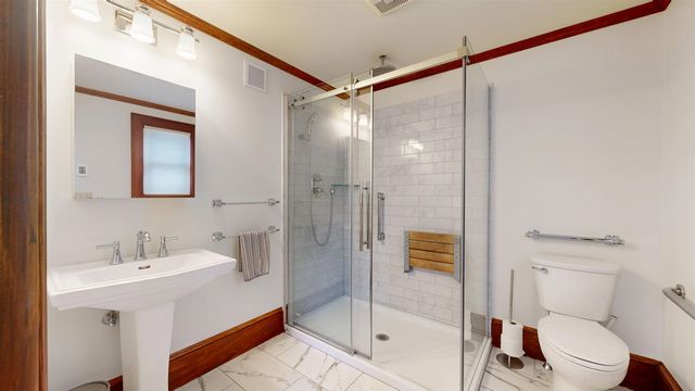 25 University Terrace, Burlington, VT 05401