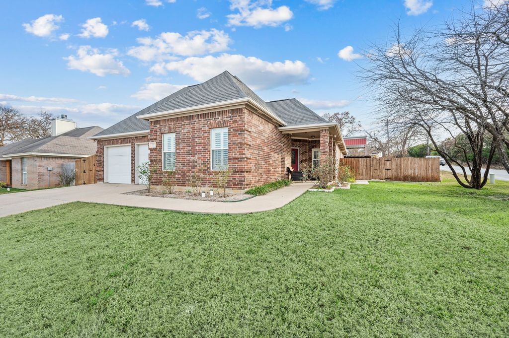 201 Pioneer Drive A, Keene, TX 76059
