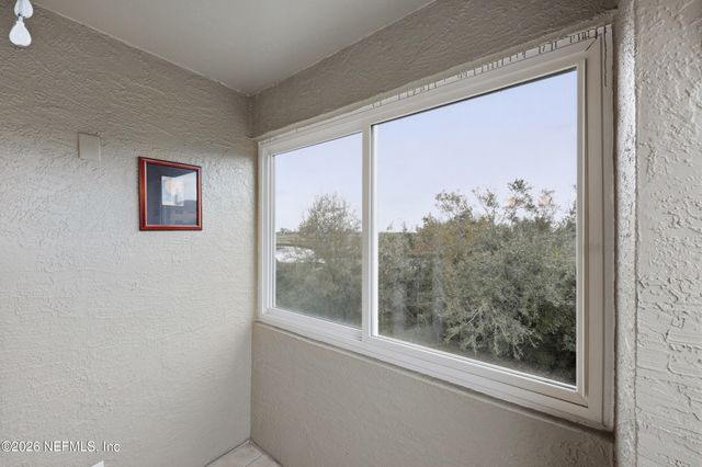 1701 THE GREENS Way 1923, Jacksonville Beach, FL 32250