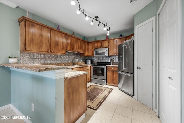 1701 THE GREENS Way 1923, Jacksonville Beach, FL 32250