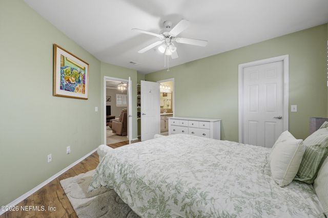 1701 THE GREENS Way 1923, Jacksonville Beach, FL 32250