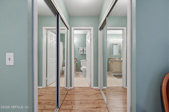 1701 THE GREENS Way 1923, Jacksonville Beach, FL 32250