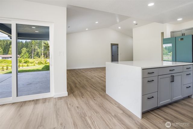 252 Wake Robin Lane, Longview, WA 98632