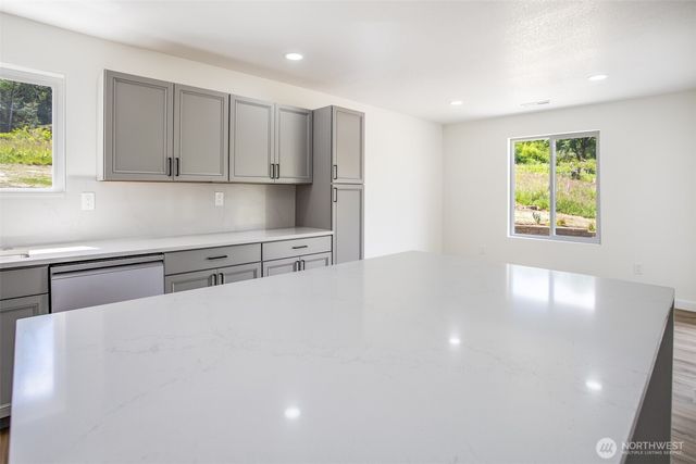 252 Wake Robin Lane, Longview, WA 98632