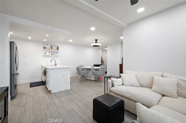 327 Chestnut Avenue 102, Long Beach, CA 90802