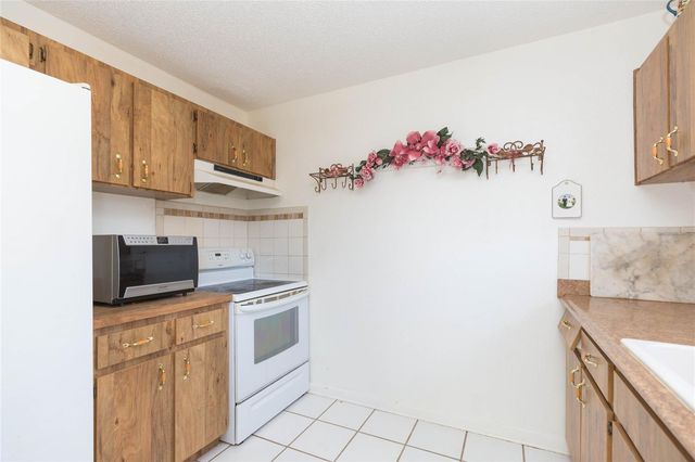 17616 EAGLE LANE, Lutz, FL 33558