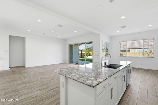 204 E TAURUS Place, Chandler, AZ 85249