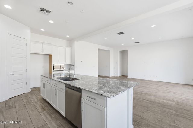 204 E TAURUS Place, Chandler, AZ 85249