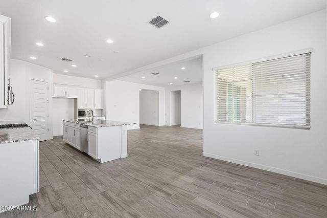 204 E TAURUS Place, Chandler, AZ 85249