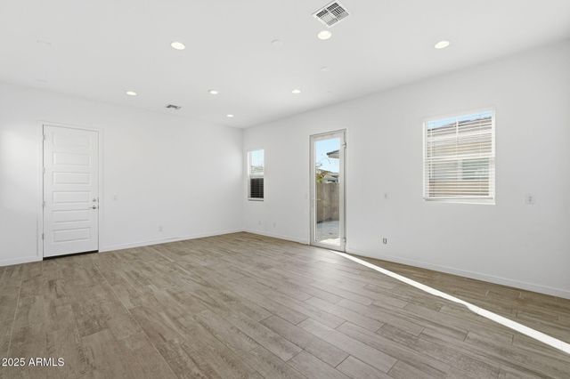 204 E TAURUS Place, Chandler, AZ 85249