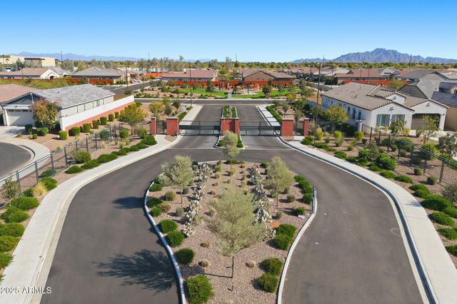 204 E TAURUS Place, Chandler, AZ 85249