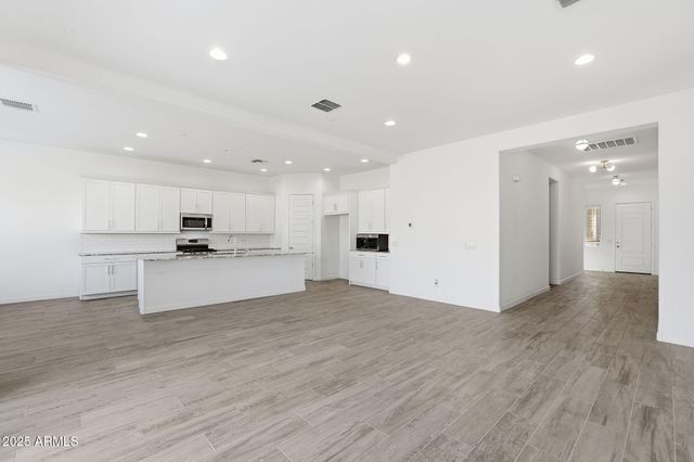 204 E TAURUS Place, Chandler, AZ 85249