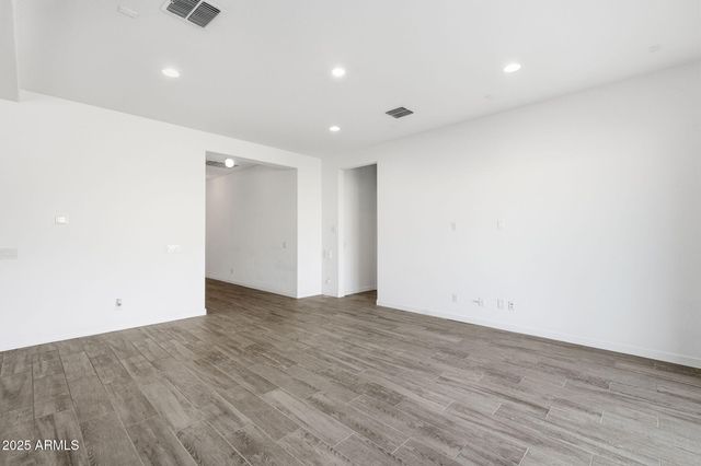 204 E TAURUS Place, Chandler, AZ 85249