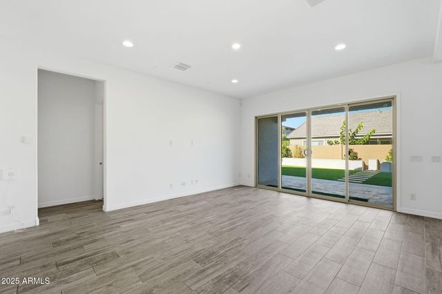 204 E TAURUS Place, Chandler, AZ 85249