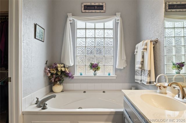 8402 N 100th East Avenue, Owasso, OK 74055