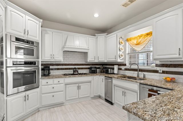 8402 N 100th East Avenue, Owasso, OK 74055