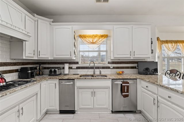 8402 N 100th East Avenue, Owasso, OK 74055