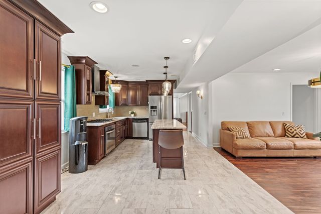 6016 Clifton Dr, Columbia, TN 38401