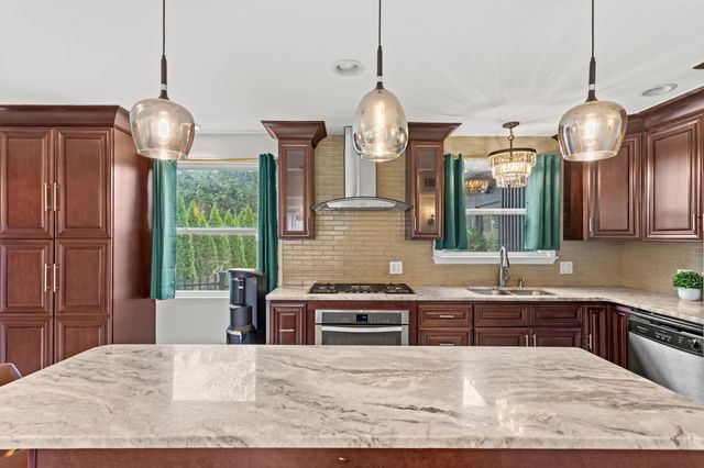 6016 Clifton Dr, Columbia, TN 38401