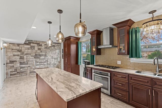 6016 Clifton Dr, Columbia, TN 38401