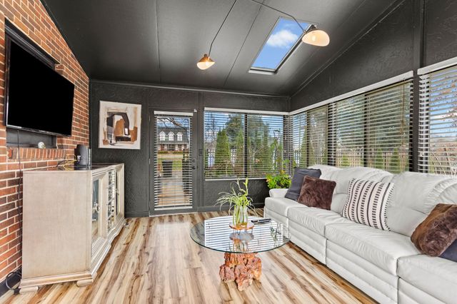 6016 Clifton Dr, Columbia, TN 38401