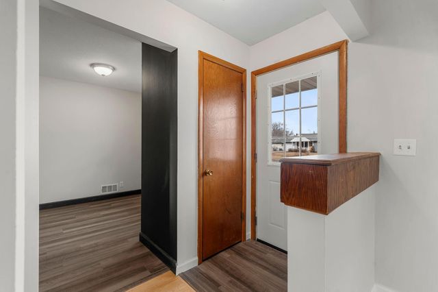 7624 Daleview Drive, Brooklyn Park, MN 55443