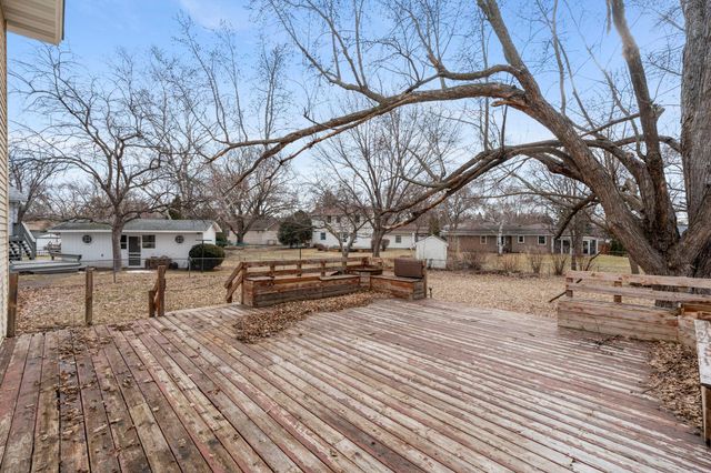 7624 Daleview Drive, Brooklyn Park, MN 55443