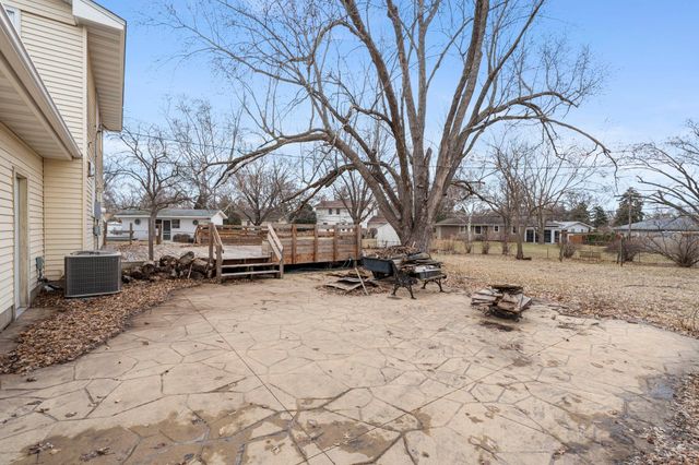 7624 Daleview Drive, Brooklyn Park, MN 55443