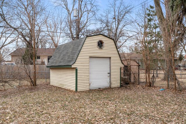 7624 Daleview Drive, Brooklyn Park, MN 55443