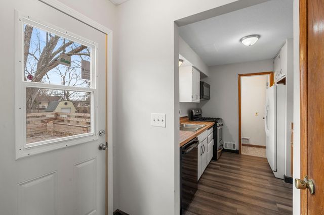 7624 Daleview Drive, Brooklyn Park, MN 55443