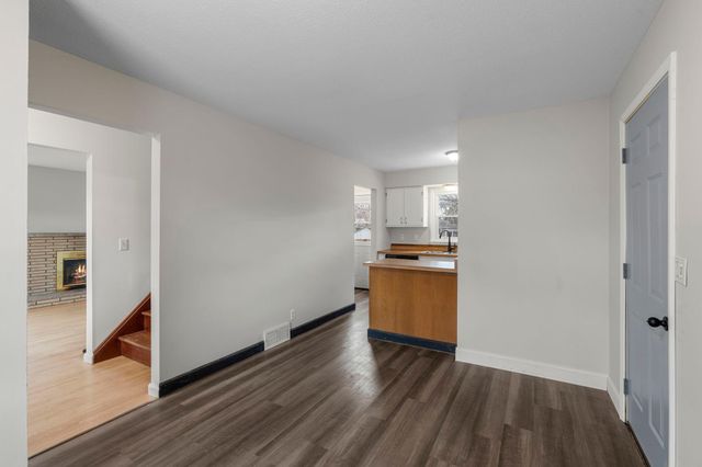 7624 Daleview Drive, Brooklyn Park, MN 55443