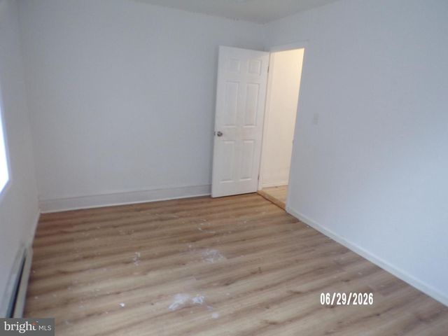 1102 COLLINGS RD, Camden, NJ 08104