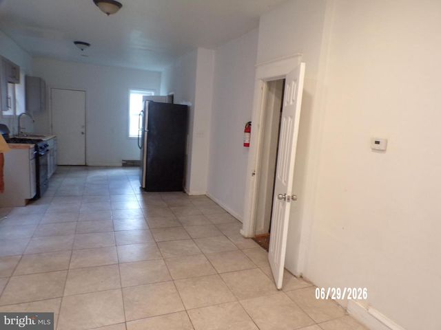 1102 COLLINGS RD, Camden, NJ 08104