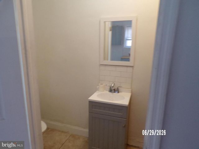 1102 COLLINGS RD, Camden, NJ 08104