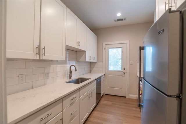 10660 Park Village Place Unit C, Dallas, TX 75230